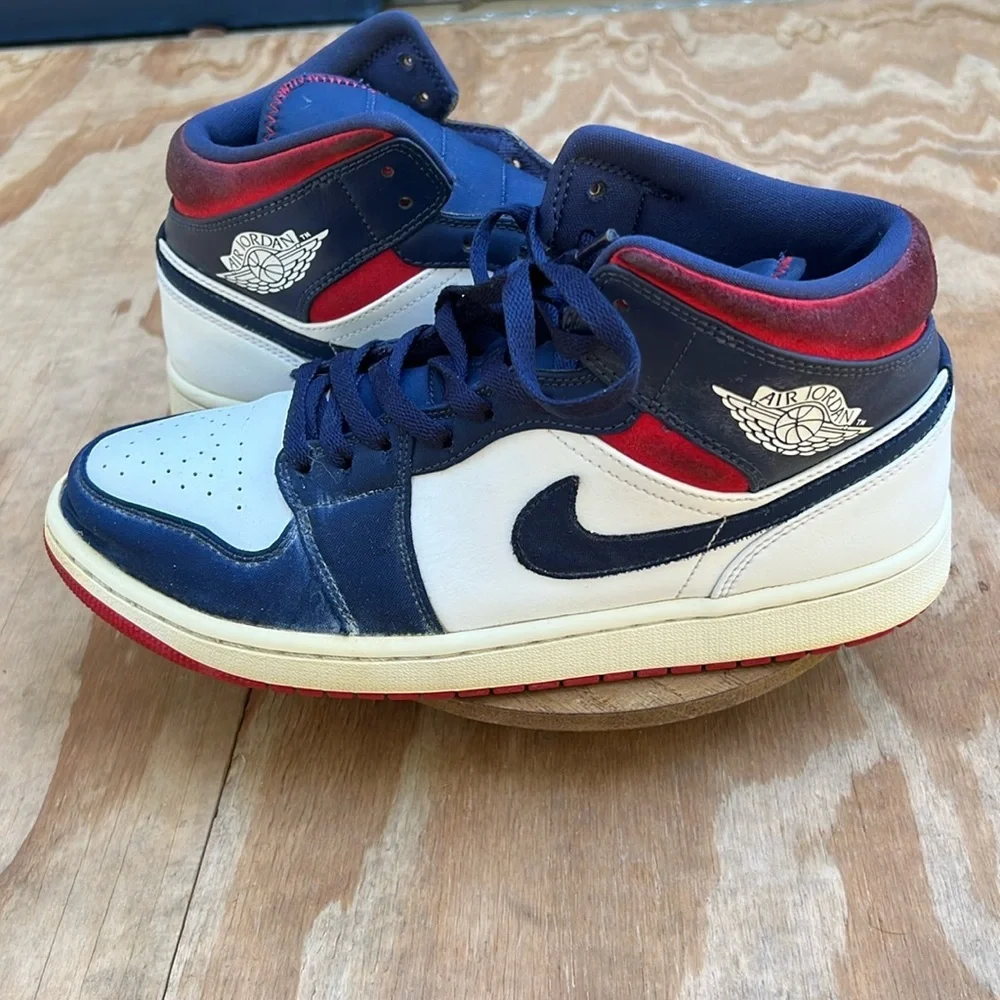 Jordan 1 Mid White/Varsity Red-Midnight Navy (852542-104) Size 9.5